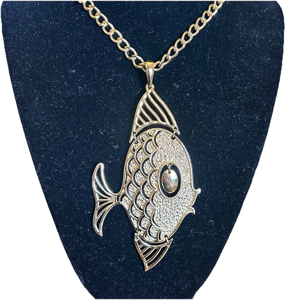 Vintage 1960's Goldtone Monet Articulated Angel Fish Pendant Necklace Gold Tone